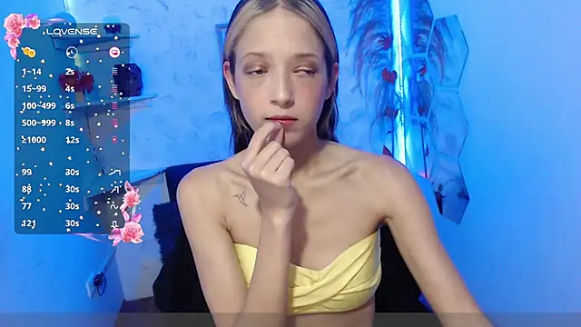 Snapshot of ZoePrest_ chatting on February 14, 2025, 6:02 am ZoePrest online show from February 14, 2025, 6:02 am