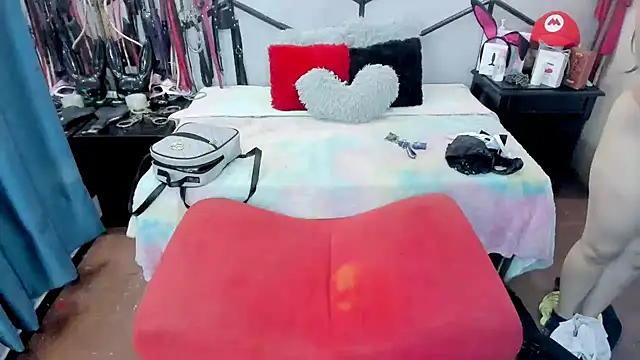 AlanaLuck online show from April 14, 2026, 6:36 pm