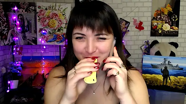 Snapshot of Darina_M_ chatting on December 5, 2025, 8:23 am Darina M online show from December 5, 2025, 8:23 am