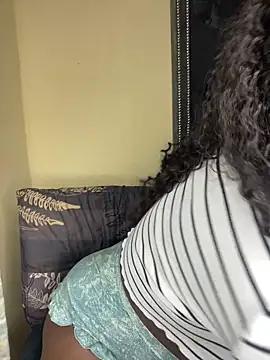 Snapshot of DarkBerry87 chatting on April 14, 2026, 2:28 am DarkBerry87 online show from April 14, 2026, 2:28 am