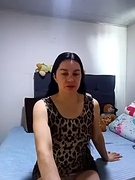 renata hot1 online show from December 17, 2025, 7:31 pm