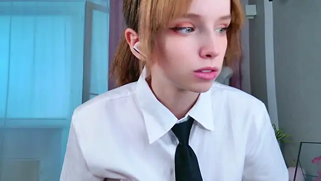 b4by LoL1 online show from September 13, 2025, 11:21 am