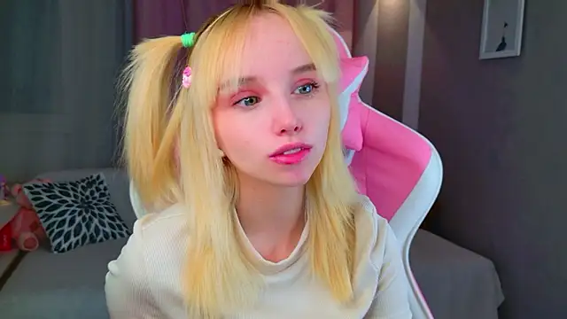 b4by LoL1 online show from March 5, 2026, 2:13 pm