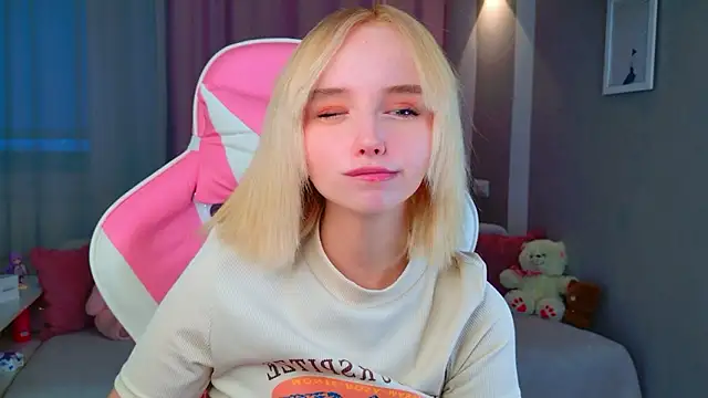 b4by LoL1 online show from March 11, 2026, 1:39 pm