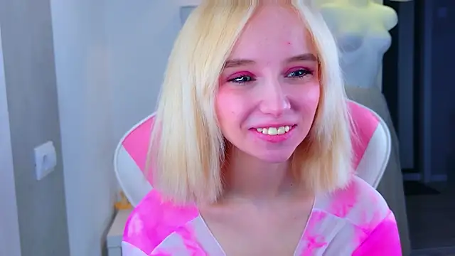 b4by LoL1 online show from April 14, 2026, 5:24 am