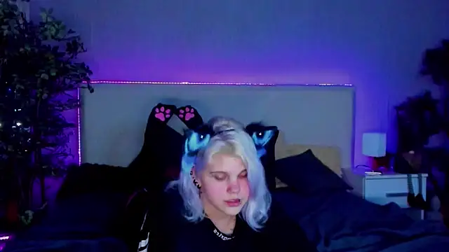 Snapshot of JoannLowe chatting on January 11, 2025, 12:12 am JoannLowe online show from January 11, 2025, 12:12 am