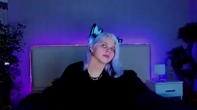 Snapshot of JoannLowe chatting on January 28, 2025, 8:04 pm JoannLowe online show from January 28, 2025, 8:04 pm