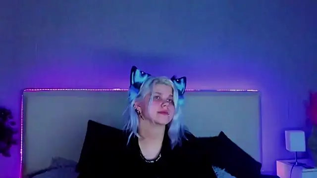 Snapshot of JoannLowe chatting on February 15, 2025, 12:04 am JoannLowe online show from February 15, 2025, 12:04 am