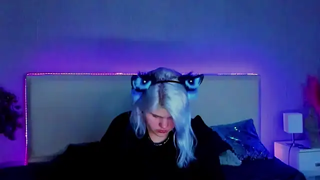 Snapshot of JoannLowe chatting on February 18, 2025, 11:52 pm JoannLowe online show from February 18, 2025, 11:52 pm