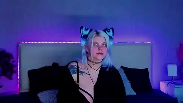 Snapshot of JoannLowe chatting on February 23, 2025, 9:16 pm JoannLowe online show from February 23, 2025, 9:16 pm