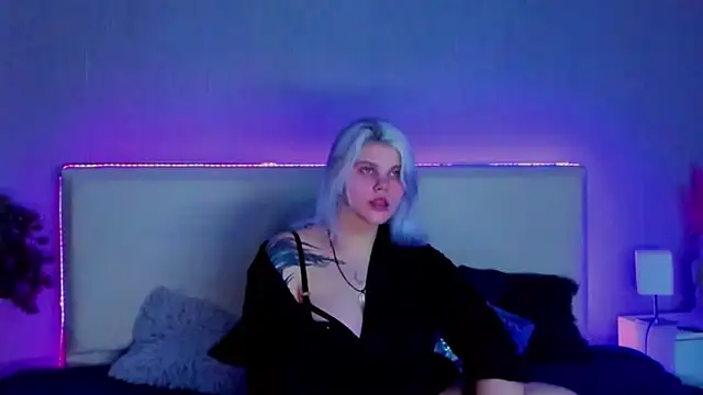 Snapshot of JoannLowe chatting on February 25, 2025, 8:09 pm JoannLowe online show from February 25, 2025, 8:09 pm