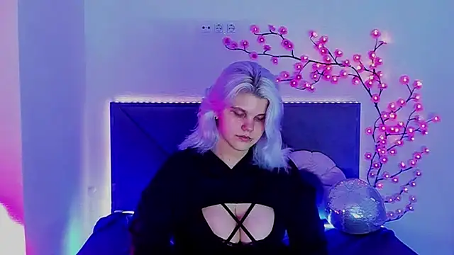 Snapshot of JoannLowe chatting on March 30, 2026, 7:04 pm JoannLowe online show from March 30, 2026, 7:04 pm