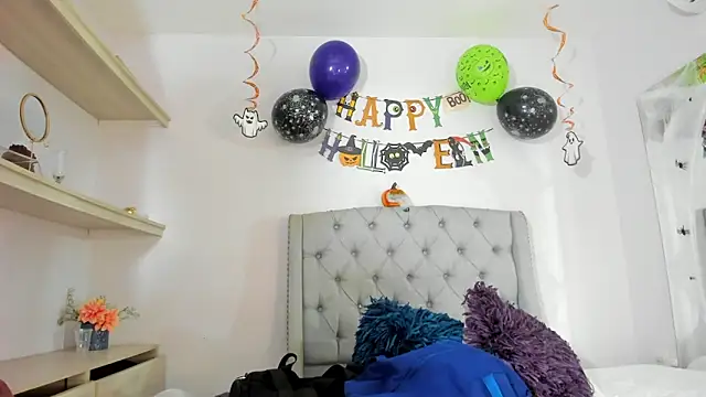 TianaReedd online show from October 21, 2025, 12:17 pm