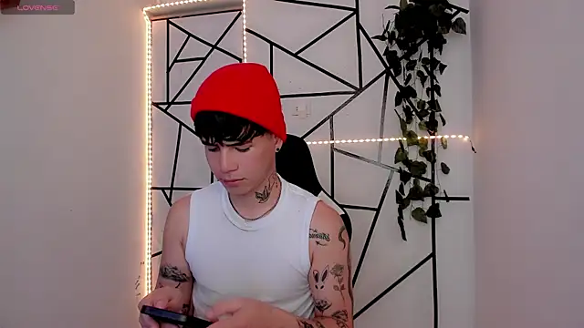 Snapshot of Tayson_Rivers chatting on May 18, 2026, 4:02 pm Tayson Rivers online show from May 18, 2026, 4:02 pm