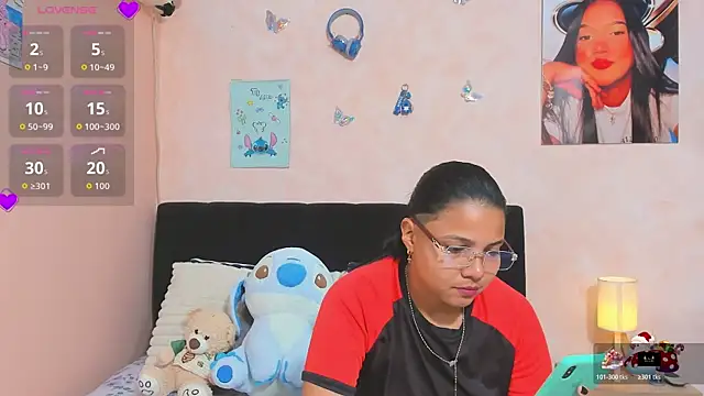 Snapshot of sara_mendez2 chatting on May 14, 2026, 12:06 am sara mendez2 online show from May 14, 2026, 12:06 am