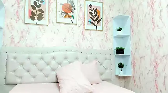 VICTORIA HOUSTON online show from January 22, 2025, 9:35 am