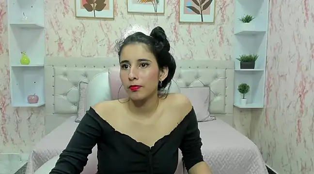 VICTORIA HOUSTON online show from February 1, 2025, 3:30 am