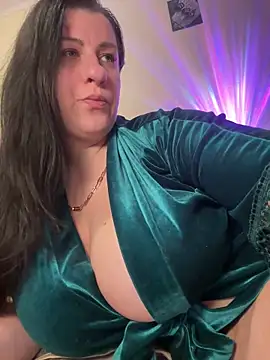 Snapshot of Evelinia chatting on November 7, 2025, 3:23 pm Evelinia online show from November 7, 2025, 3:23 pm