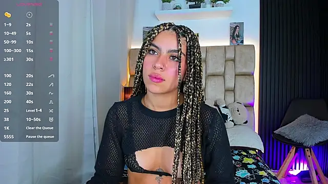 Snapshot of little_sophie18 chatting on October 18, 2025, 7:58 pm little sophie18 online show from October 18, 2025, 7:58 pm