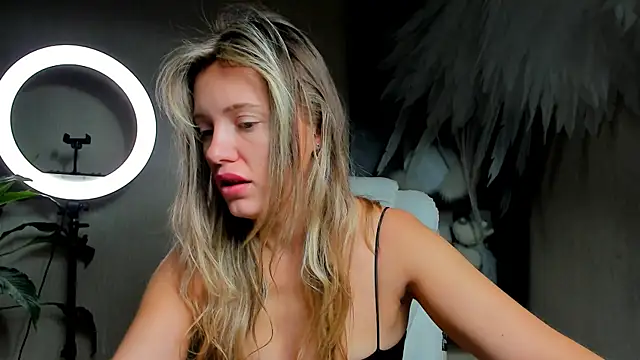 foxy blond online show from December 1, 2025, 12:15 am