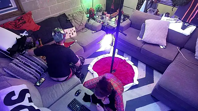 KRYZTALYNXXX online show from December 15, 2025, 10:41 am