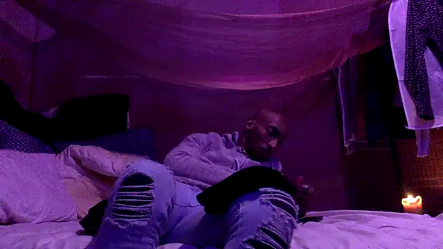 JdLove1 online show from March 5, 2025, 7:05 am