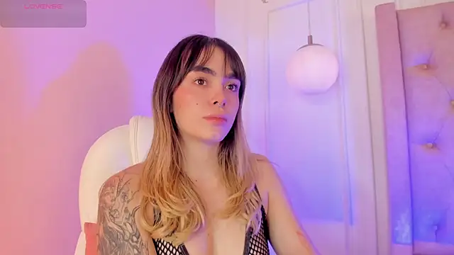 Lucy Vega online show from November 14, 2025, 4:55 am