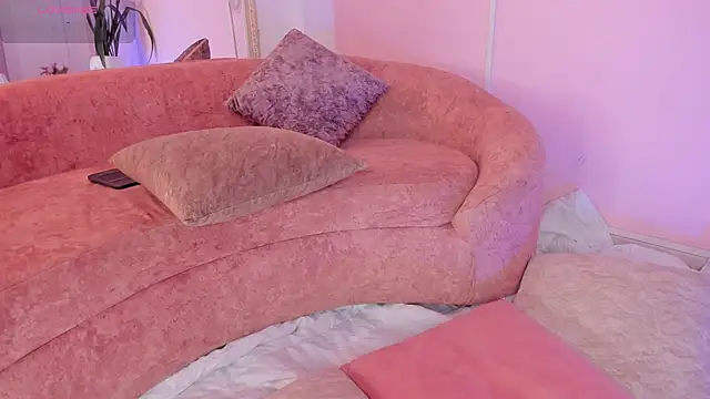 Lucy Vega online show from November 28, 2025, 4:48 am