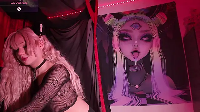 Snapshot of Poison_luna chatting on January 8, 2026, 5:04 pm Poison luna online show from January 8, 2026, 5:04 pm