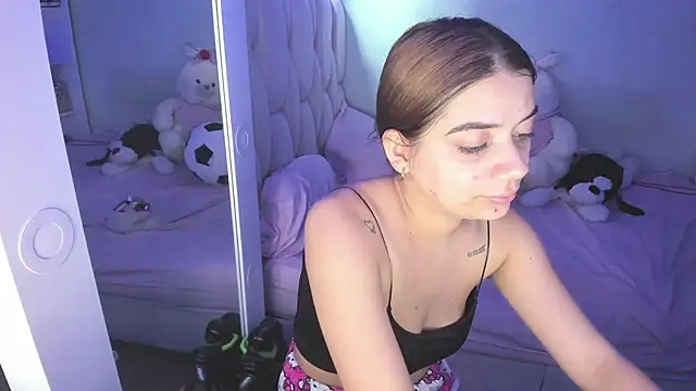 KittyKlum online show from December 16, 2025, 4:01 pm