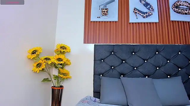 Zoe pss online show from October 28, 2025, 8:22 pm