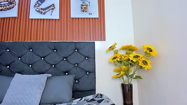 Zoe pss online show from October 30, 2025, 7:25 pm