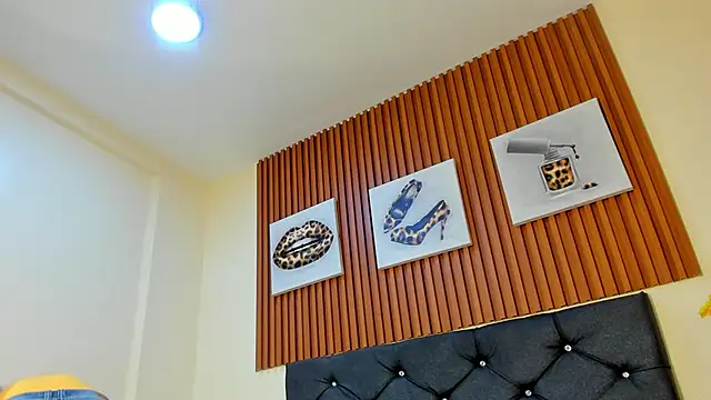 Zoe pss online show from November 10, 2025, 7:35 pm