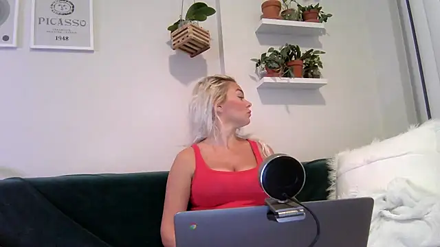 Snapshot of badblondebunny chatting on December 16, 2025, 1:21 am badblondebunny online show from December 16, 2025, 1:21 am