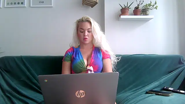 Snapshot of badblondebunny chatting on May 30, 2026, 4:37 pm badblondebunny online show from May 30, 2026, 4:37 pm