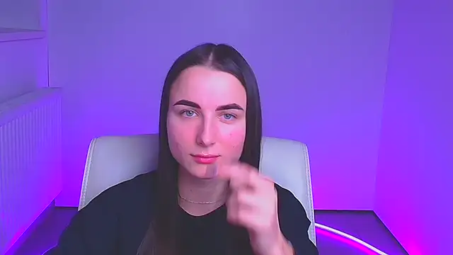 Eva Janee online show from December 19, 2024, 3:30 pm