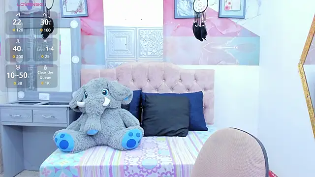 EvaaLovia1 online show from March 3, 2025, 1:20 pm