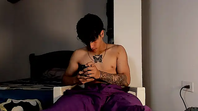 Snakebutterfly online show from December 22, 2024, 6:39 am