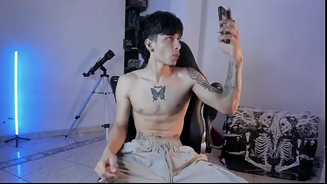 Snakebutterfly online show from October 19, 2025, 6:03 am