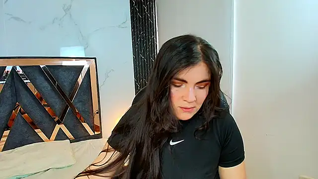 Amara vega online show from November 6, 2025, 12:28 pm