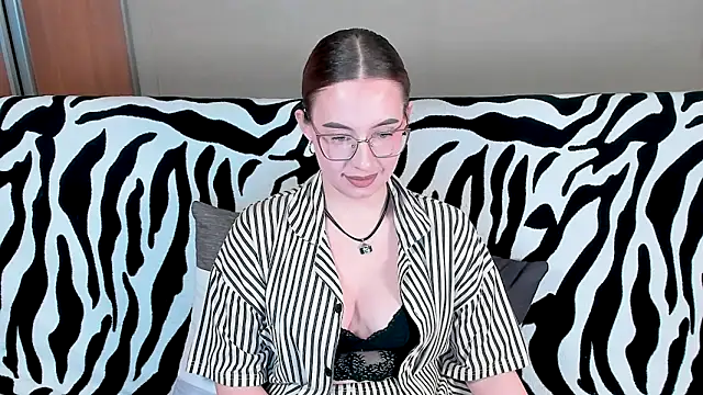 VeronikaKissuchi online show from January 8, 2025, 12:47 pm