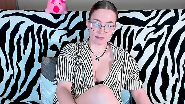 VeronikaKissuchi online show from January 8, 2025, 7:45 pm