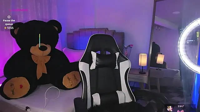 alexia mattel online show from September 11, 2025, 8:58 am