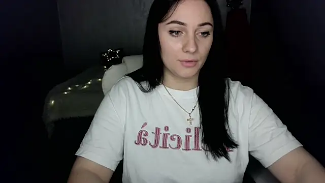 Snapshot of Emelyblum chatting on January 17, 2025, 5:42 am Emelyblum online show from January 17, 2025, 5:42 am