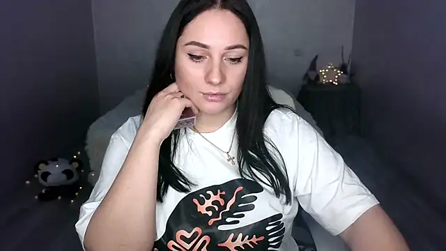 Snapshot of Emelyblum chatting on March 1, 2025, 12:07 am Emelyblum online show from March 1, 2025, 12:07 am