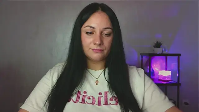 Snapshot of Emelyblum chatting on September 8, 2025, 9:58 pm Emelyblum online show from September 8, 2025, 9:58 pm