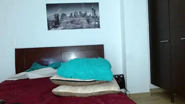 chicafitcaliente online show from November 19, 2025, 12:10 am