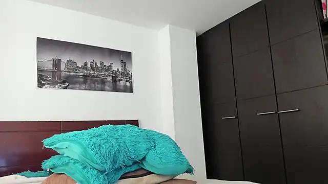 chicafitcaliente online show from February 25, 2026, 8:51 pm