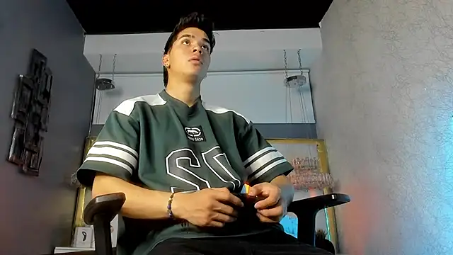 Snapshot of AndyPalmer_ chatting on March 4, 2025, 7:11 pm AndyPalmer online show from March 4, 2025, 7:11 pm