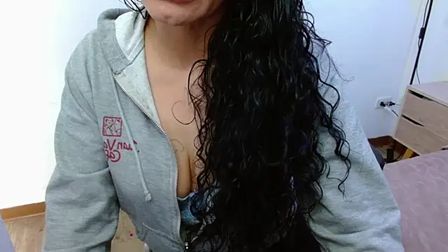 AlexandraJones  online show from October 4, 2025, 1:20 pm